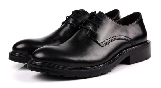 Calzature artigianali maschili con pizzo nero calzature confortevoli con piattaforme spesse