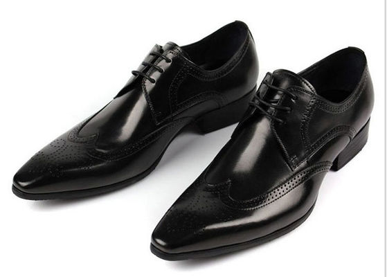 OEM Custom Classic Men Brogue Scarpe Nero / Marrone Calzature da caffè intagliate floreali Oxford
