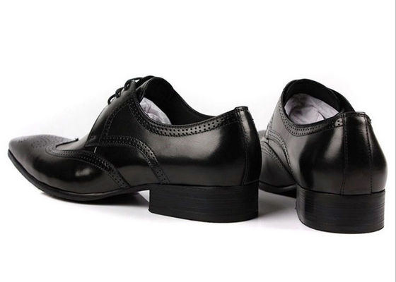 OEM Custom Classic Men Brogue Scarpe Nero / Marrone Calzature da caffè intagliate floreali Oxford