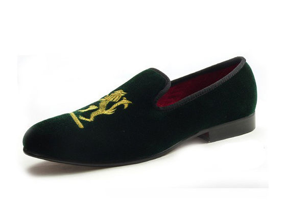 Leoni ricamati da uomo Loafers di velluto uomini fatti a mano Scarpe di velluto nero per il matrimonio