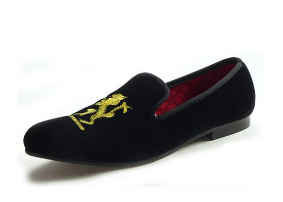 Leoni ricamati da uomo Loafers di velluto uomini fatti a mano Scarpe di velluto nero per il matrimonio
