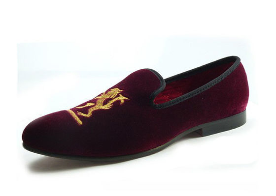 Leoni ricamati da uomo Loafers di velluto uomini fatti a mano Scarpe di velluto nero per il matrimonio