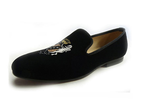 Slip On Loafers di velluto ricamati Calzature casual a tacco basso fatte a mano