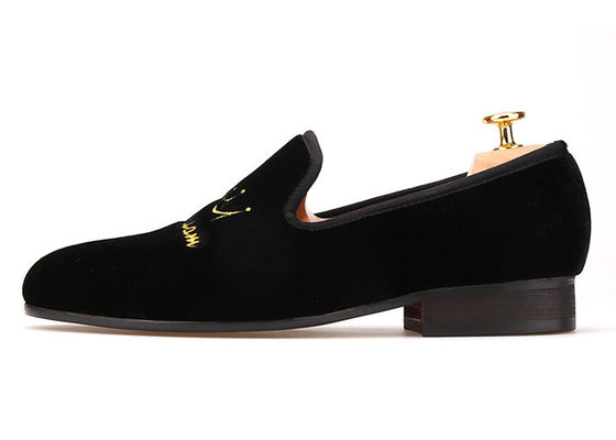 Calzature maschili Uomo Velvet Loafers Ricamo OEM Calzature piatte casual per festa
