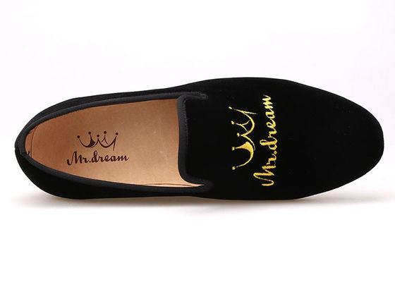 Calzature maschili Uomo Velvet Loafers Ricamo OEM Calzature piatte casual per festa