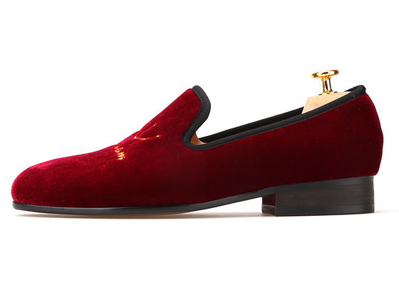 OEM Uomini Loafers di velluto ricamati Scarpe casual piatte Calzature maschili Per festa