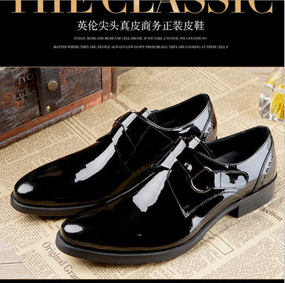 Uomo nero lucido abito formale scarpe di pelle brevettata Oxford stile con logo stampato