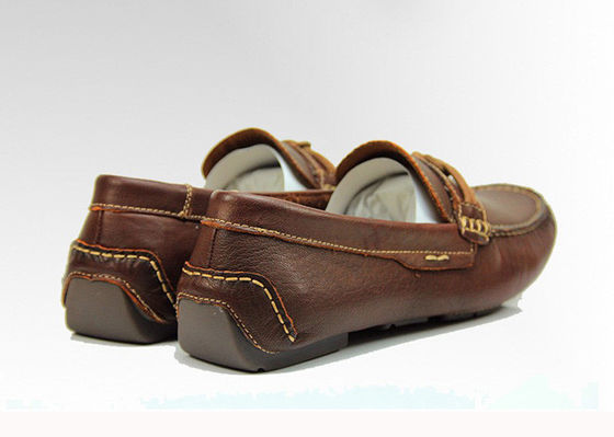 Loafers di pelle da uomo marroni su misura Loafers di pelle piatta fatti a mano