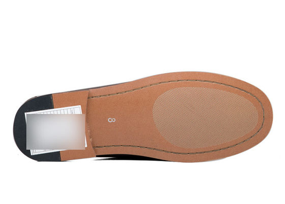 Uomo grigio, camicetta, scarpe da sole, moda, abiti casual per la festa.
