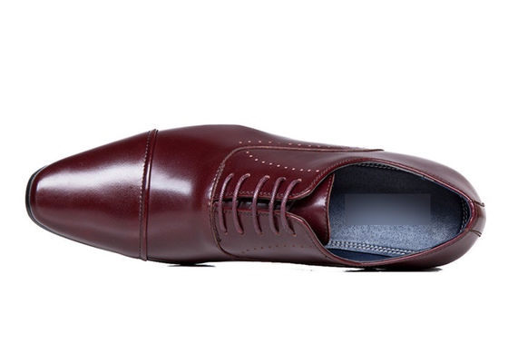 Calzature da uomo in taglia normale con punta, scarpe da uomo, scarpe da adulto marrone con pizzi.
