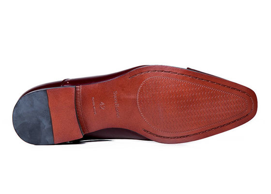 Calzature da uomo in taglia normale con punta, scarpe da uomo, scarpe da adulto marrone con pizzi.
