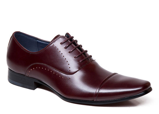 Calzature da uomo in taglia normale con punta, scarpe da uomo, scarpe da adulto marrone con pizzi.
