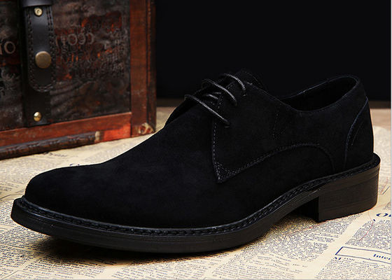Scarpe di Oxford, di pelle maschile e suede, di colore grigio / nero, stile britannico.