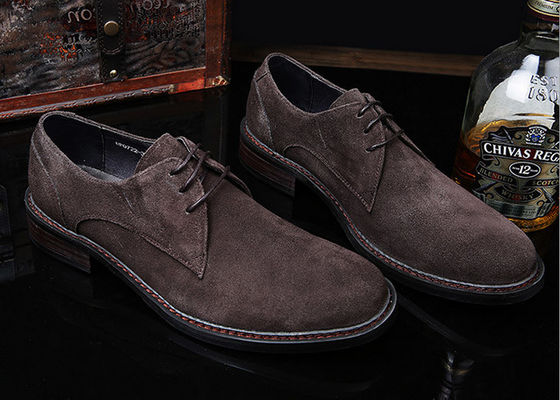 Scarpe di Oxford, di pelle maschile e suede, di colore grigio / nero, stile britannico.
