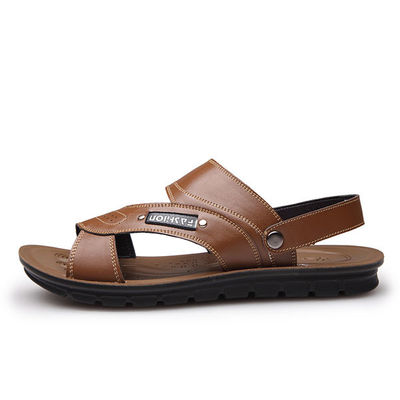 Sandali da uomo di pelle marrone, calzature casual.