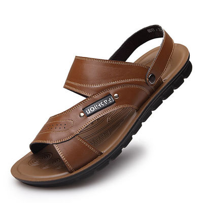 Sandali da uomo di pelle marrone, calzature casual.