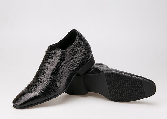 Scarpe da ascensore da 7 centimetri, dita taglienti, scarpe da Oxford in pelle nera.