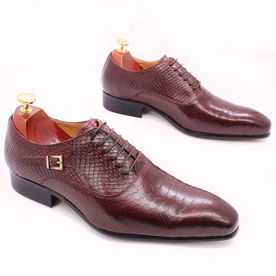 Scarpe da cuoio da uomo con tacco basso, scarpe da uomo con punta, scarpe da vestire con disegno di serpente falso