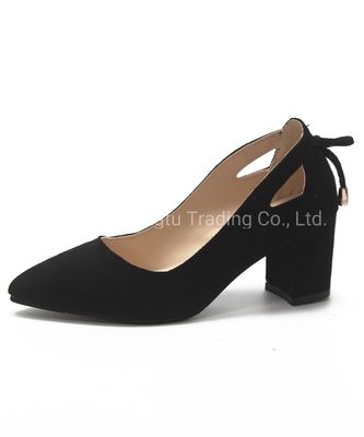 Scarpe da donna di pelle di colore alte 3,5 pollici.