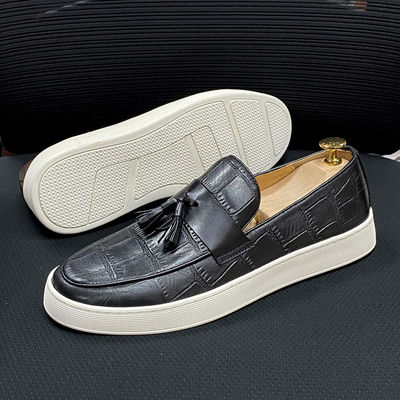 Calzature da uomo con tacco basso Scarpe da uomo con tassel nero / marrone Scarpe da uomo in cuoio vero
