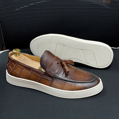 Calzature da uomo con tacco basso Scarpe da uomo con tassel nero / marrone Scarpe da uomo in cuoio vero
