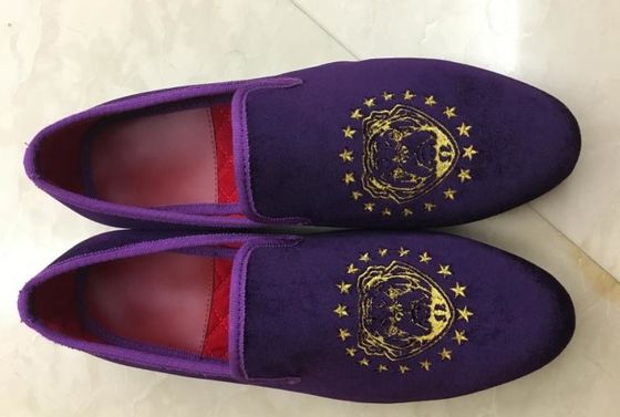 Scarpe di velluto maschile viola, scarpe di velluto maschile ricamate per la festa