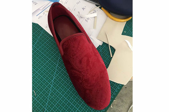 Scarpe da fumo in velluto ricamato resistenti all'usura OEM / ODM