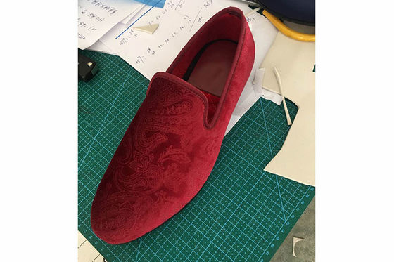 Scarpe da fumo in velluto ricamato resistenti all'usura OEM / ODM