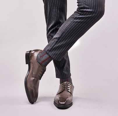 Fabbricazione a mano Uomo Nero Patent Scarpe di cuoio Piede quadrato Uomo a strisce Scarpe da sposa