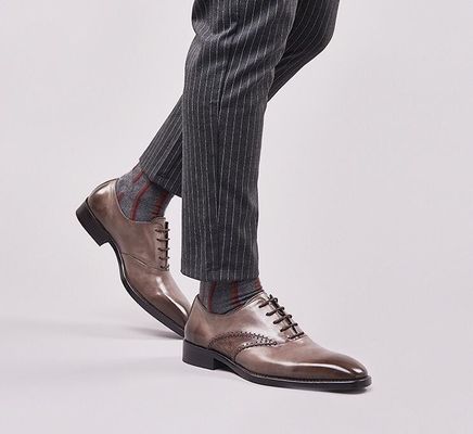 Uomini di moda abiti formali Scarpe di pelle originale Uomini neri scarpe da abito a lacci
