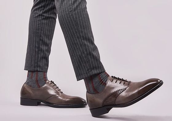 Uomini di moda abiti formali Scarpe di pelle originale Uomini neri scarpe da abito a lacci