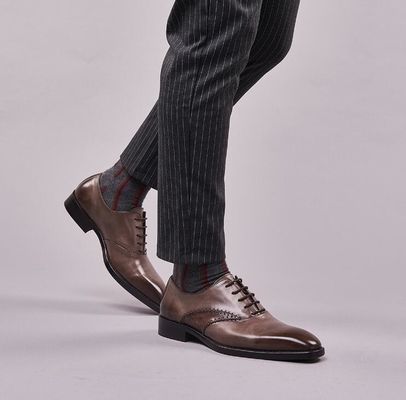 Uomini di moda abiti formali Scarpe di pelle originale Uomini neri scarpe da abito a lacci