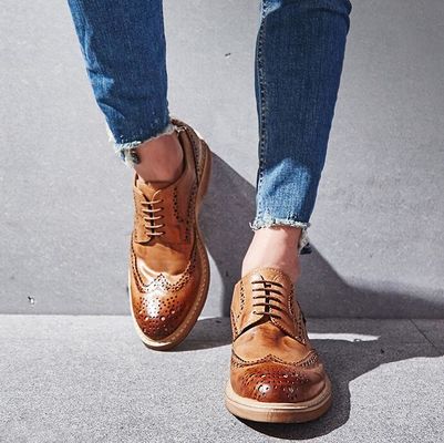 Calzature da uomo a mano, di pelle, da uomo a misura, scarpe da uomo marrone, di pizzo.