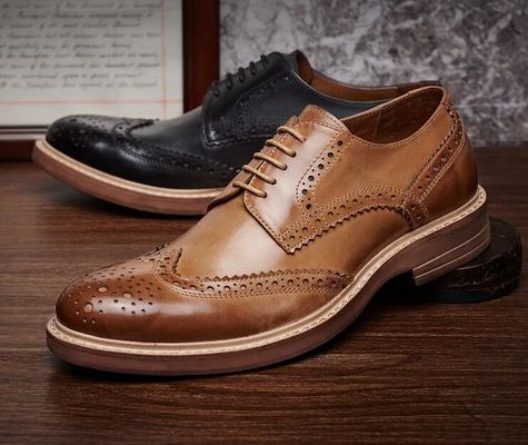 Calzature da uomo a mano, di pelle, da uomo a misura, scarpe da uomo marrone, di pizzo.
