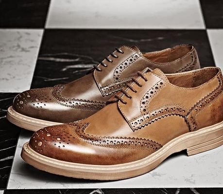 Calzature da uomo a mano, di pelle, da uomo a misura, scarpe da uomo marrone, di pizzo.