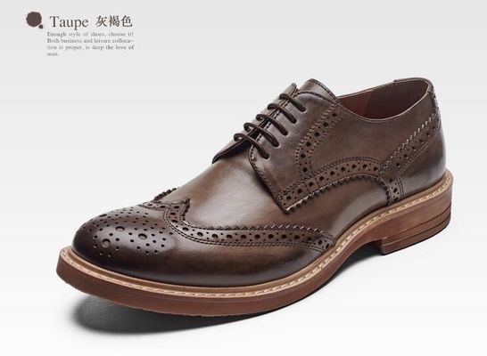 Calzature da uomo a mano, di pelle, da uomo a misura, scarpe da uomo marrone, di pizzo.