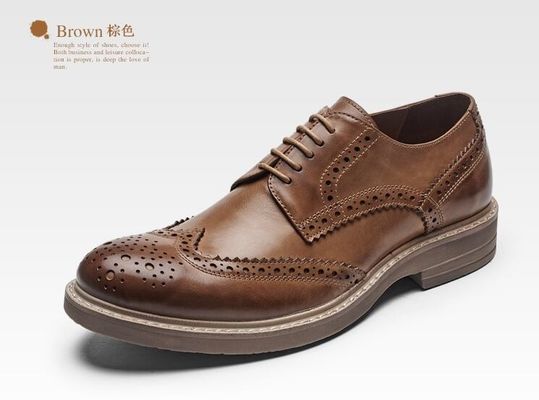 Calzature da uomo a mano, di pelle, da uomo a misura, scarpe da uomo marrone, di pizzo.