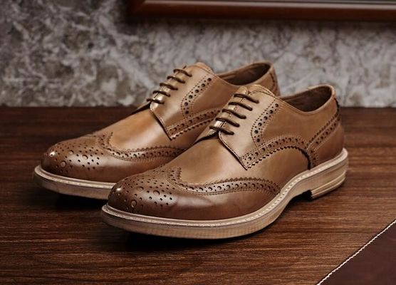 Calzature da uomo a mano, di pelle, da uomo a misura, scarpe da uomo marrone, di pizzo.