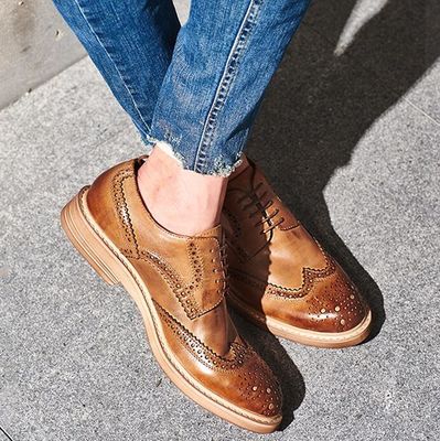 Calzature da uomo a mano, di pelle, da uomo a misura, scarpe da uomo marrone, di pizzo.