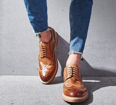 Calzature da uomo a mano, di pelle, da uomo a misura, scarpe da uomo marrone, di pizzo.