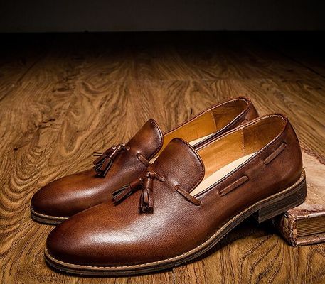 Lace Up Flat Heel Uomo Slip On Sneakers Top alto / basso taglio Sneakers di pelle morbida