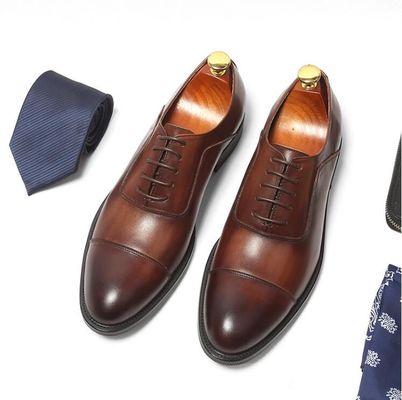 Piatto di piedi maschile marrone pizzo fino abito scarpe taglie personalizzate con finitura in cuoio cera