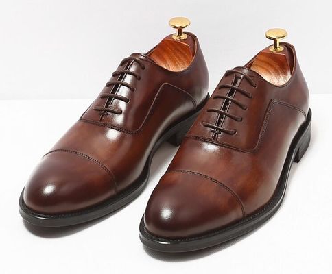 Piatto di piedi maschile marrone pizzo fino abito scarpe taglie personalizzate con finitura in cuoio cera
