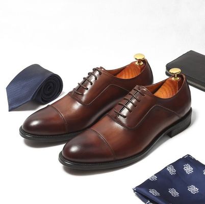 Piatto di piedi maschile marrone pizzo fino abito scarpe taglie personalizzate con finitura in cuoio cera