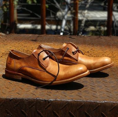 Calzature da uomo in pelle pura, calzature da uomo in pelle artigianale.
