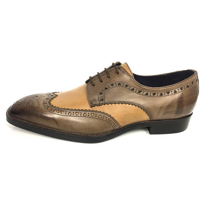 Abito monastico maschile doppio scarpe brogue dettagliato in finitura in cuoio ceroso