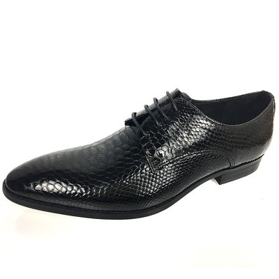 Scarpe da uomo nero, calzature da uomo in mano, calzature da uomo 2018.