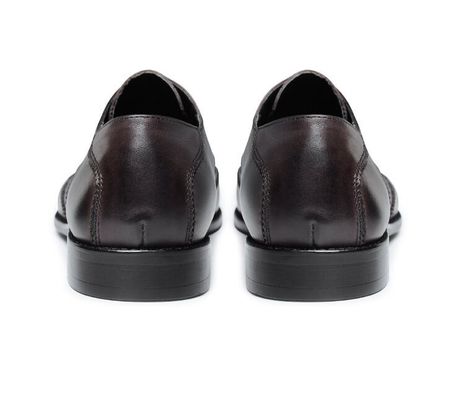 Calzature da uomo in cuoio, calzature da uomo personalizzate.