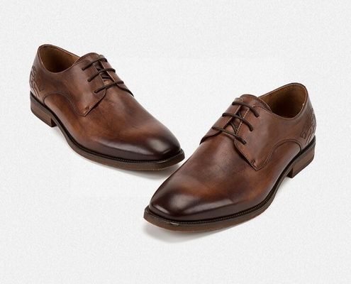 Uomini di ufficio in abito formale, scarpe da cuoio originali italiane.
