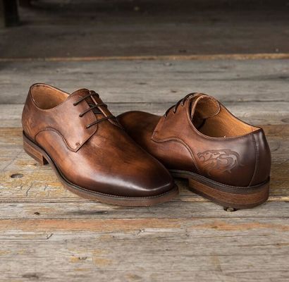Uomini di ufficio in abito formale, scarpe da cuoio originali italiane.